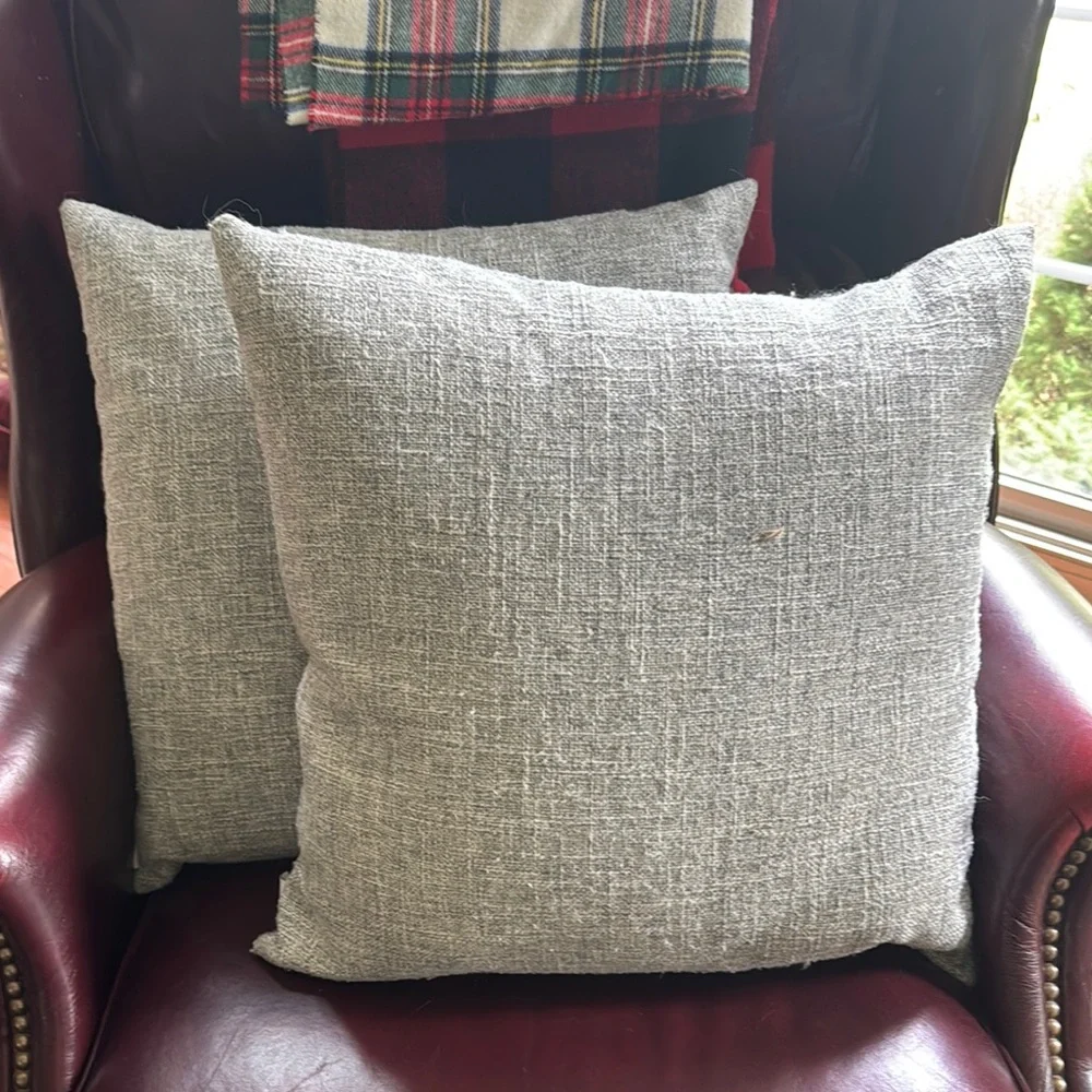 HOME COZY 2p Woven Gray 20”x20” Accent Down Throw Pillow Set Hidden Zipper EUC